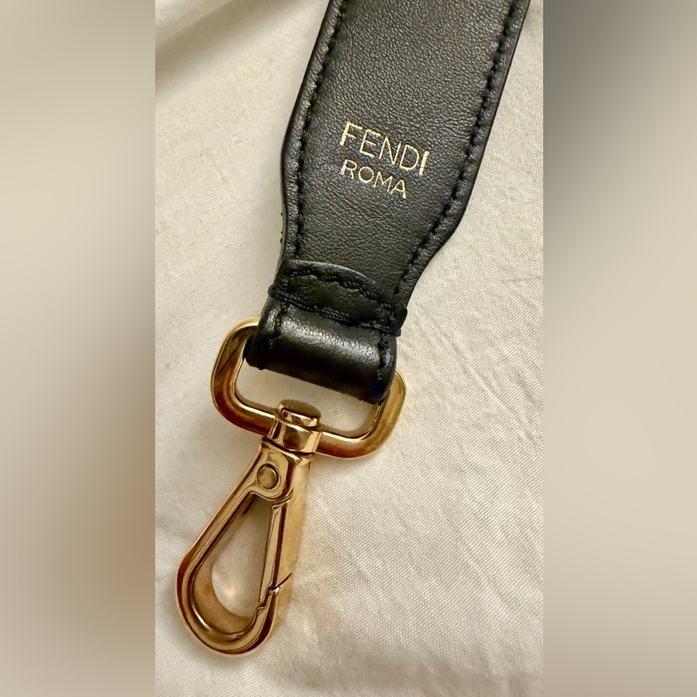 👑✅PRICE FIRM✅ AUTHENTIC FENDI Black Leather Crossbody Strap - Picture 4 of 17
